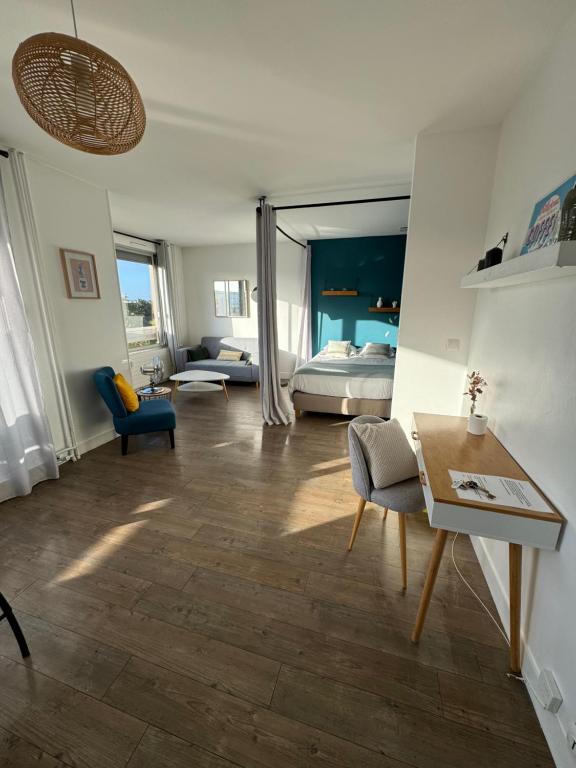 Studio- avec parking- proche Cathedrale - Bed and Breakfast Reims