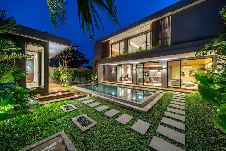The Plaza 4BR With Pool in Bali s Eat Street - B&B Seminyak