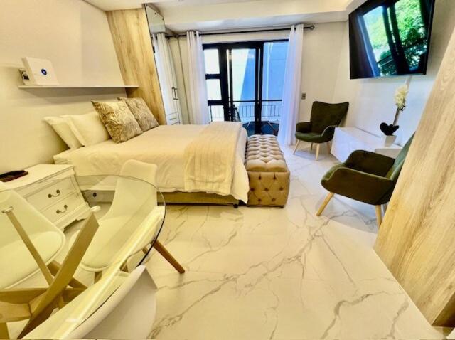 34 On The Den - B&B Stellenbosch
