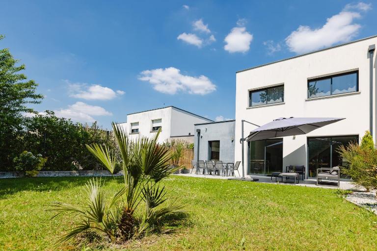 La Villa Pop & Steel - maison avec 4 chambres - B&B Orgères