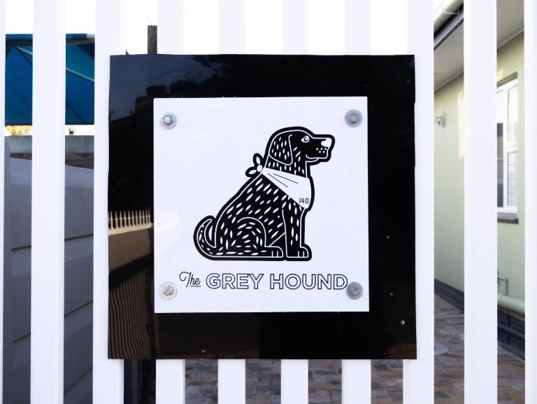 The Grey Hound - Bed and Breakfast Strand