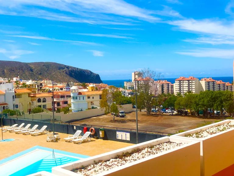 Los Seres - Relaxing Apartment With Pool - B&B Los Cristianos