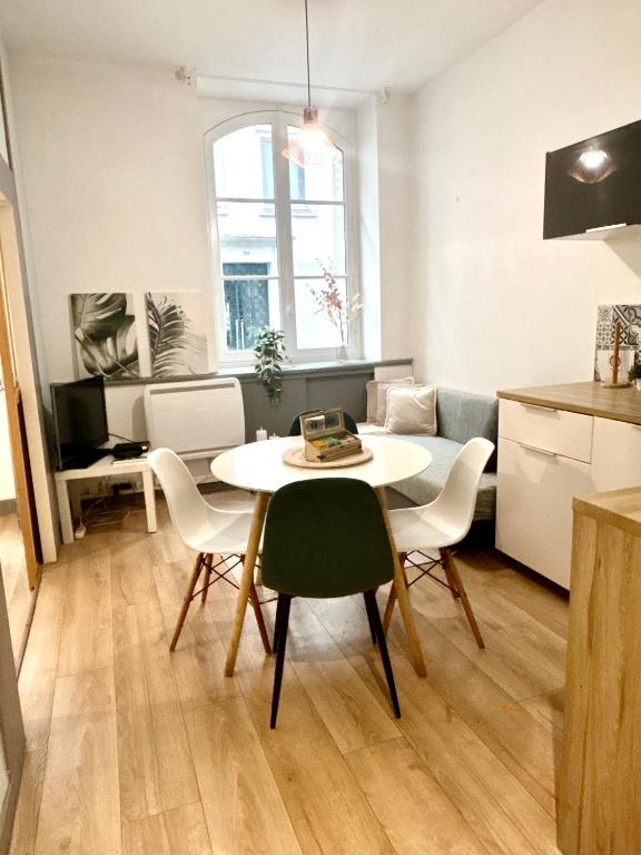 Au Coeur de Nantes - idealement situé Studio tout confort avec chambre separée - Ferienwohnung Nantes