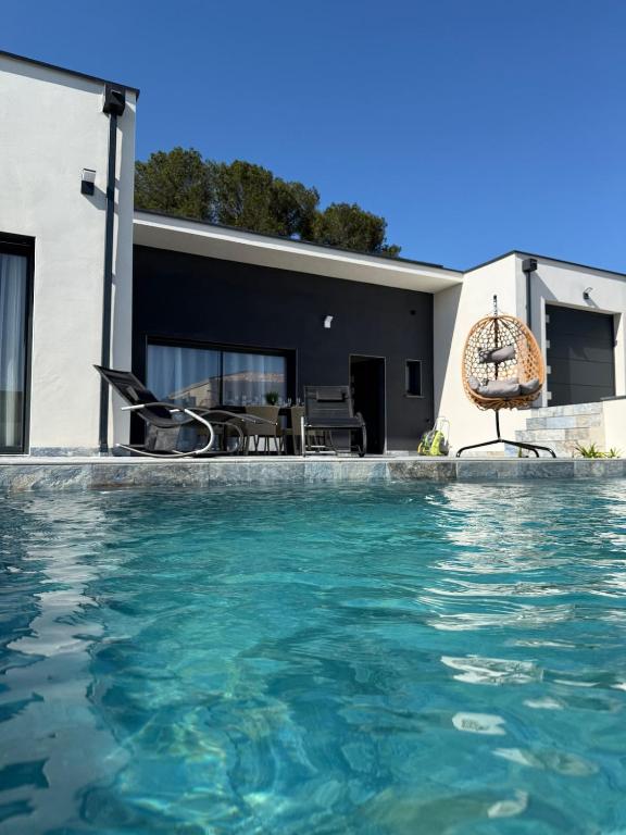 Villa neuve piscine Bali Spa Vue Pyrénées 5 min Cité - B&B Carcasona