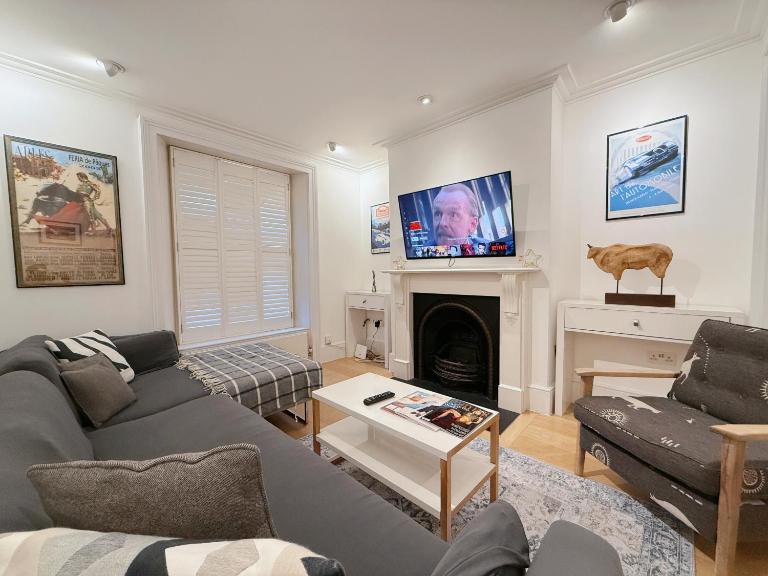 Luxury 3BRs Home, Spacious and Cozy in Victoria - B&B London