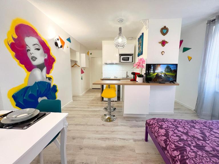 Le Pop Art - Studio near Train Station - 2 people - Chambres d'hôtes Belfort