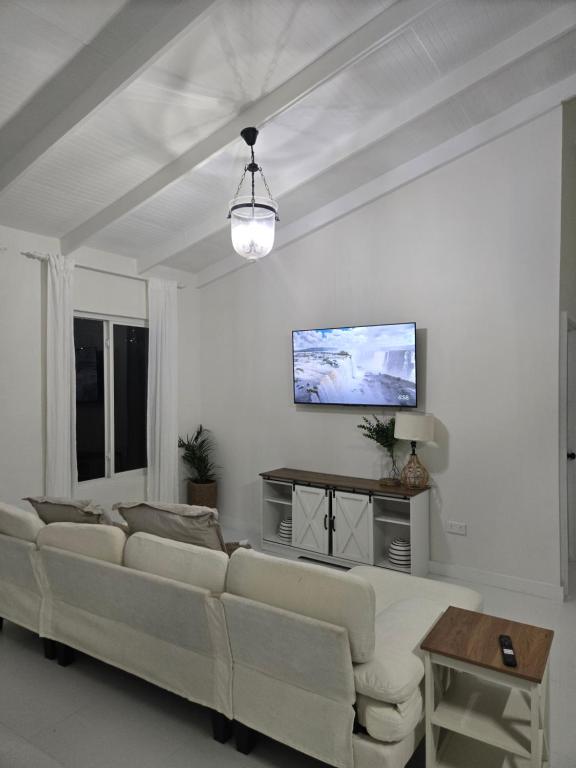 Jean Olive - B&B Castries