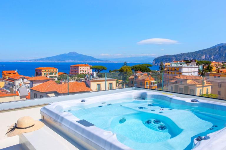 AMORE RENTALS - The Square Penthouse - Chambres d'hôtes Sorrente