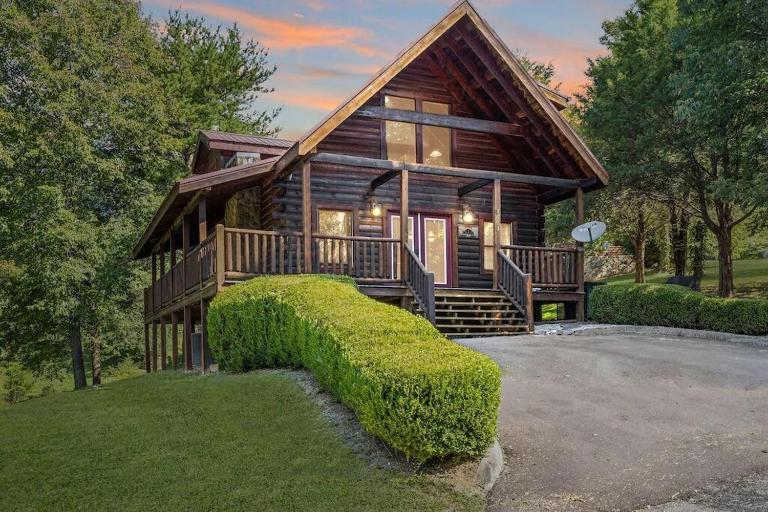 Smokies Outlook by Avada Properties - B&B Pigeon Forge