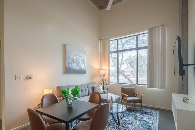 Cozy 2BD - Central DT - Gym, Pool, Parking - Sleep 8 - B&B Phoenix