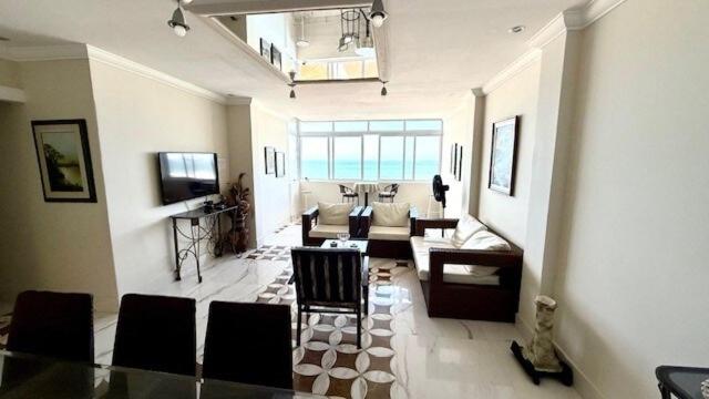 Apartamento Frente Mar Pitangueiras - B&B Guarujá