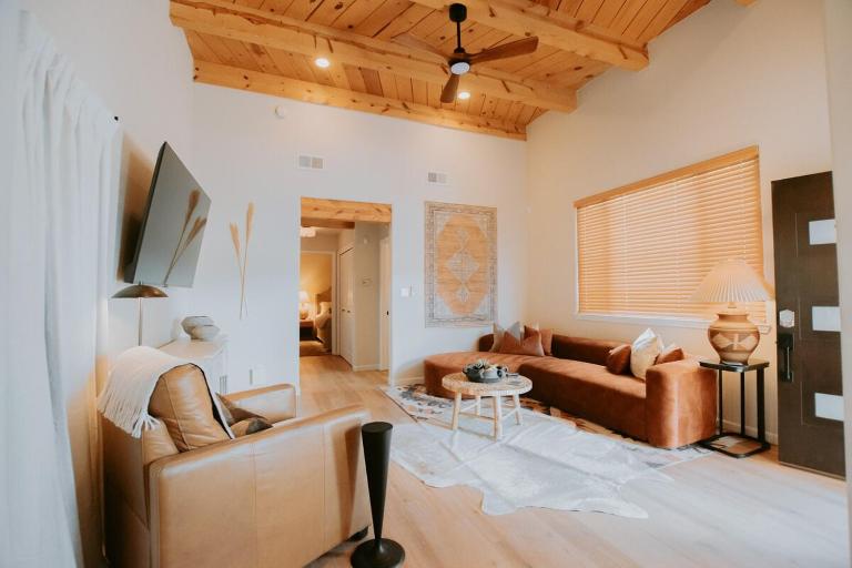 Desert Sunset-Private Hot Tub-Pet Friendly-No Pet Fee! - Chambres d'hôtes Albuquerque