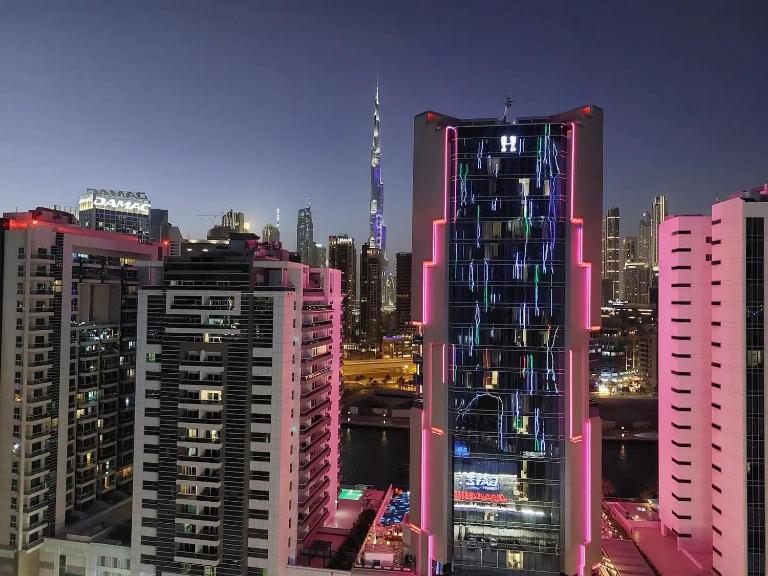 Burj Khalifa view studio apartment in Business bay, Downtown - B&B Dubái