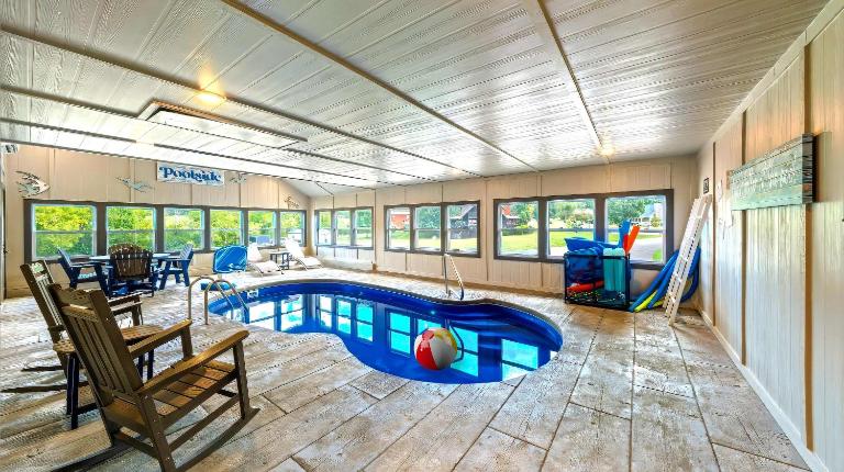 Poolside at Autumn Woods - Pool, Theater, Fireplace, Firepit, Arcade - B&B Sevierville