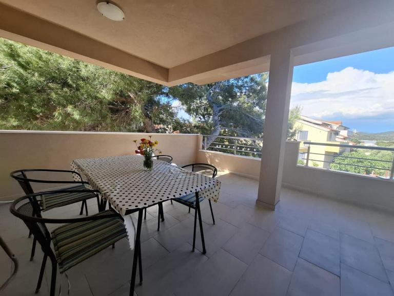Apartment Pervan by the beach 2 bedrooms - Chambres d'hôtes Jezera