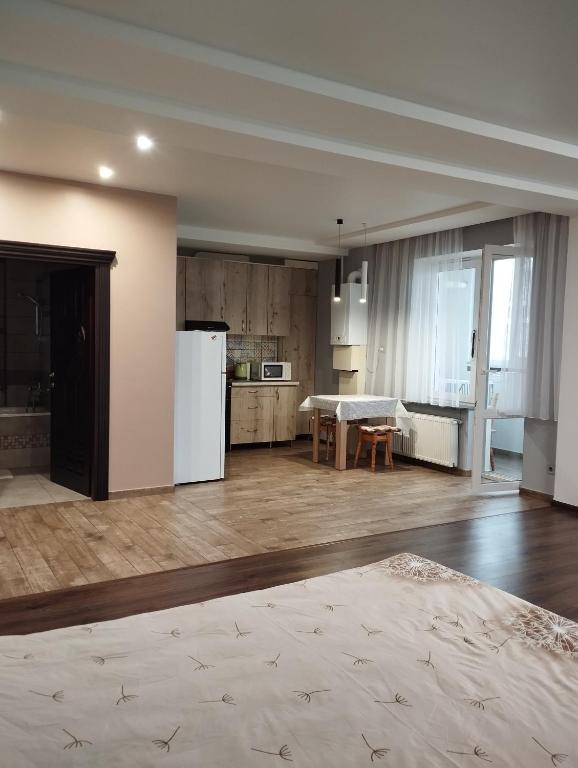 Автовокзал Макдональдс ПортCity - B&B Luc'k