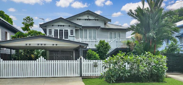 Lakehouse Properties - Alia's Estate - Central Cairns - B&B Cairns
