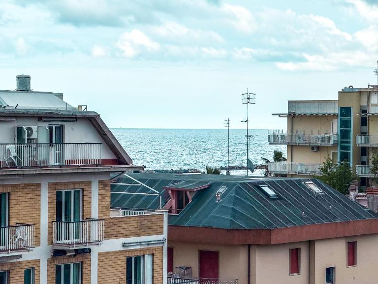 Budapest Apartment, Vista Mare Rif A489 - B&B San Benedetto del Tronto