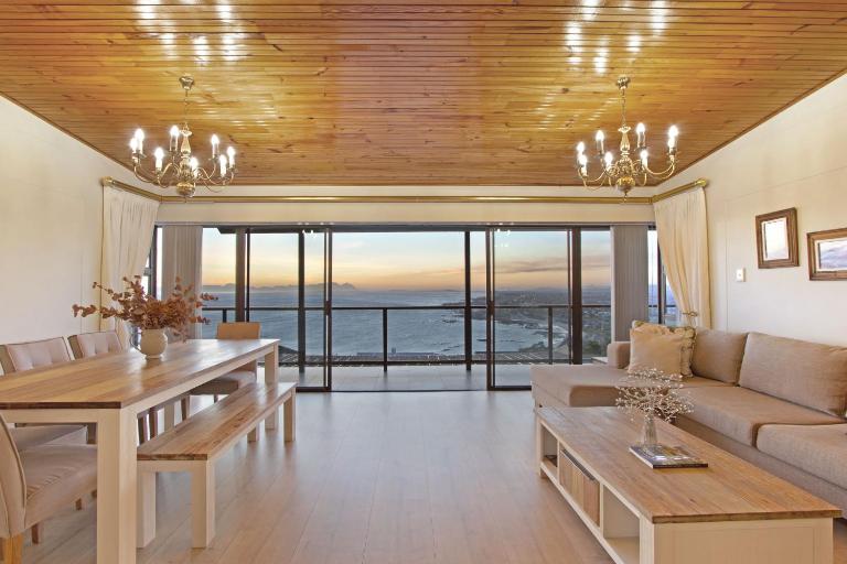 Zaria Sun Penthouse - B&B Cape Town