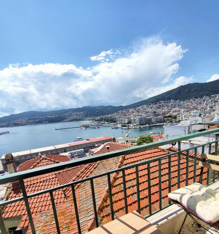 Old Town Sea View Apartment - Bed and Breakfast Kavála