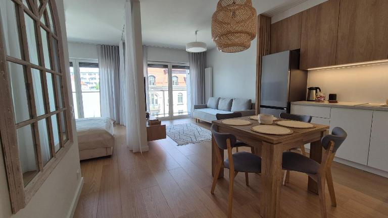 Luxurious Cinnamon Apartment, self check-in 24h, free parking, air-conditioning - B&B Posnania