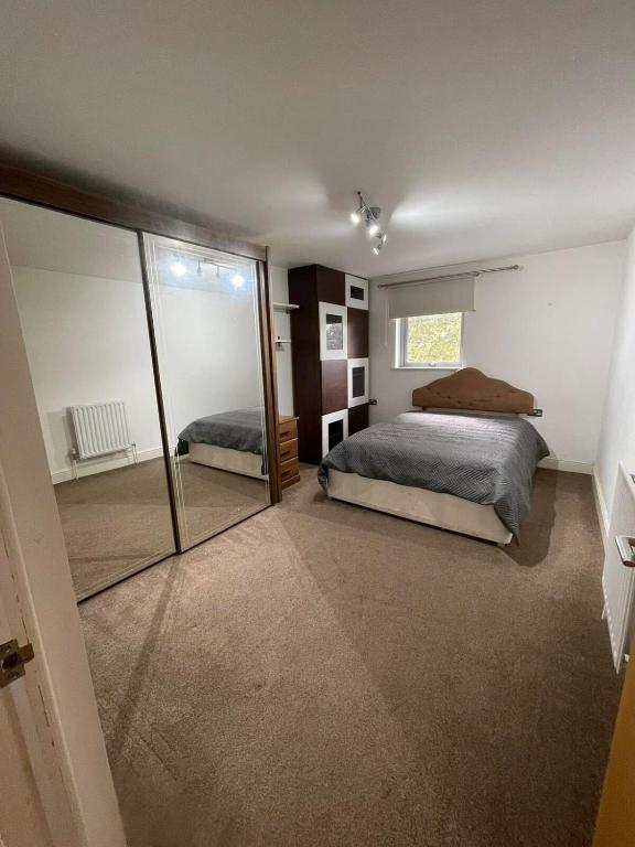 Cozy En-Suite Room with full Home Access - B&B Harrow