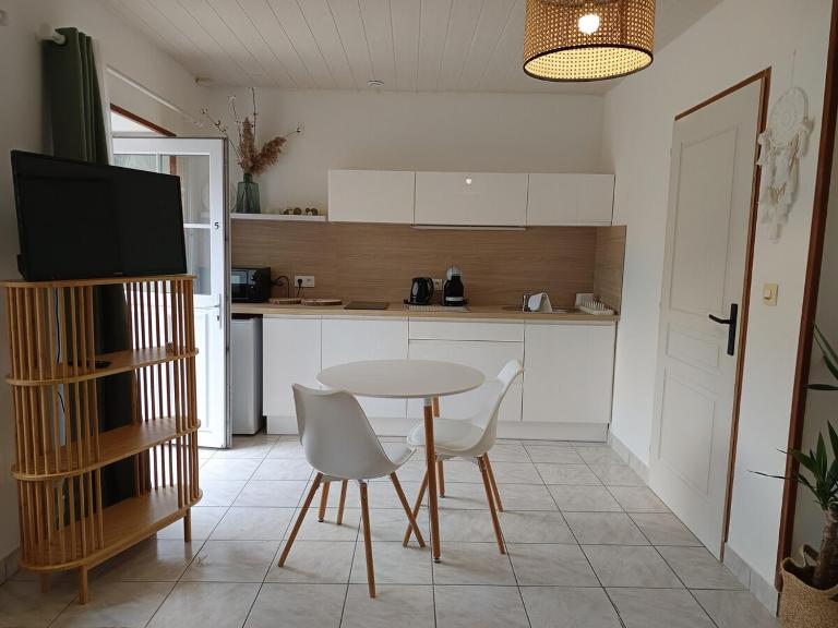 Studio équipé, proche aéroport - B&B Bouguenais