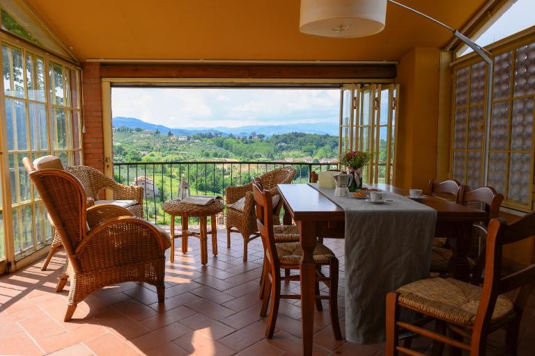 Villa panoramica con Jacuzzi privata tra Firenze & Lucca ,3 camere, 4 bagni - B&B Serravalle Pistoiese