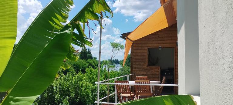 Maison bord rivière avec vue - Bed and Breakfast Lamothe-Montravel