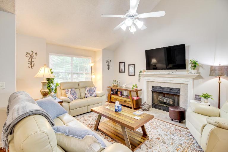 Deck & Yard: Savannah Area Retreat! - B&B Savannah