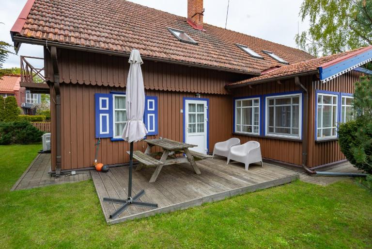 Apartamentas ''Jūratė'' 6-8 asmenims su sauna, privačiu kiemeliu prie jachtklubo. - B&B Nida