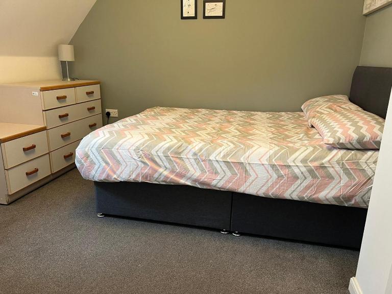 Tuffley 4 bedroom house - Ferienwohnung Quedgeley