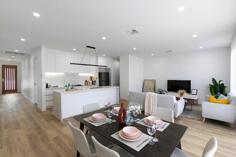 10 Min to Airport Brand New Family 4BR House - B&B Grenville