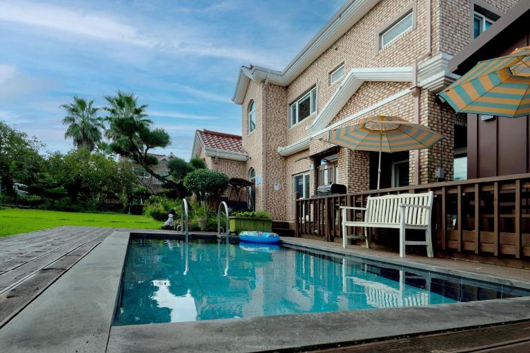 Jeju Ocean Sky Village Pension - B&B Jeju