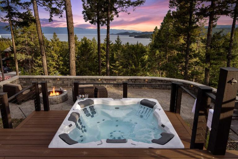 Eagles Nest - Hot Tub & Lake Views - B&B Somers