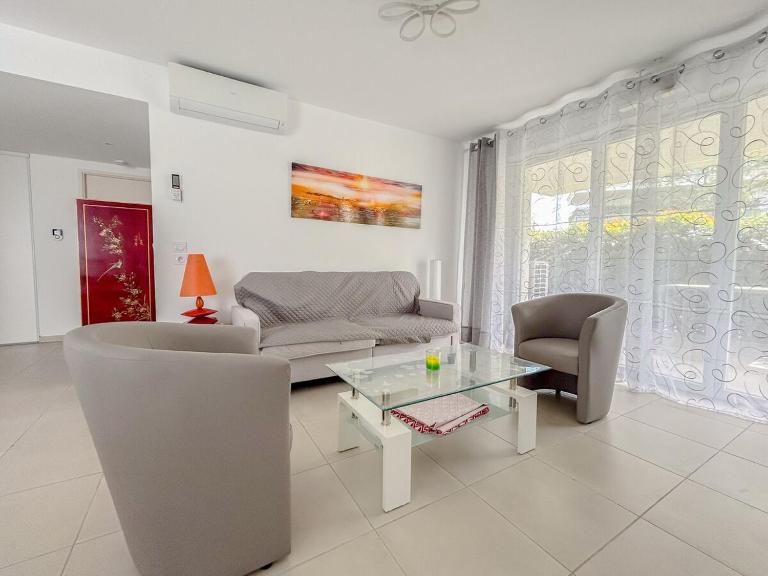 T3 lumineux avec jardin, parking et piscine - B&B Puget-sur-Argens