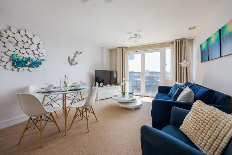 Anchors Aweigh! - Near Poole Old Town, 5 mins to Hamworthy Beach, Free Parking! - B&B Poole