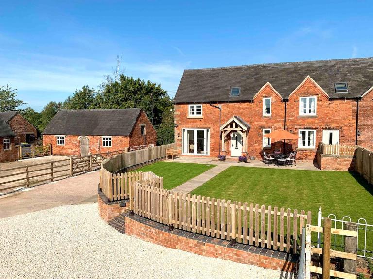 Character Cottage Nr Peak District and Alton Towers - B&B Ashbourne
