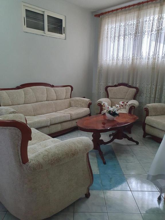 Affordable, Beachfront Apartment - B&B Durrës