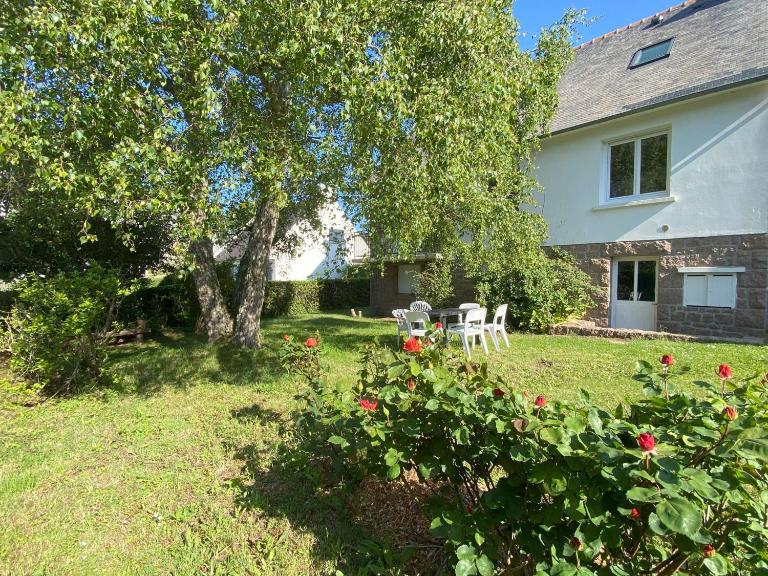 Maison à 320m de la plage avec jardin à Trégastel - FR-1-368-459 - B&B Trégastel