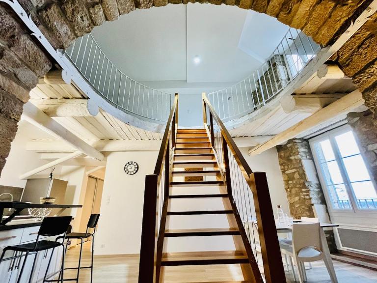 Charme unique sous les remparts - B&B Châteauneuf-de-Gadagne