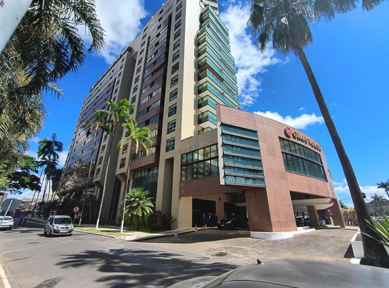 Flat particular com varanda, garagem e wi-fi no Hotel Grand Mercure - Chambres d'hôtes Brasilia
