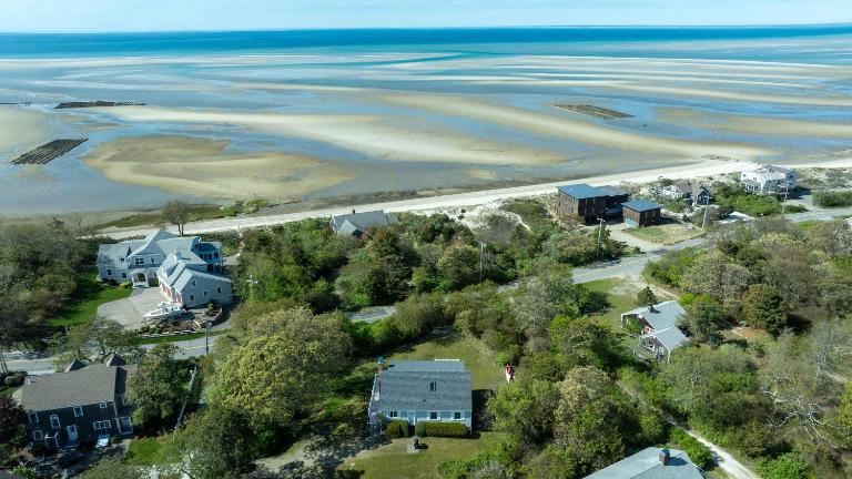 Water Views Walk to Beach Dogs Welcome - B&B Brewster
