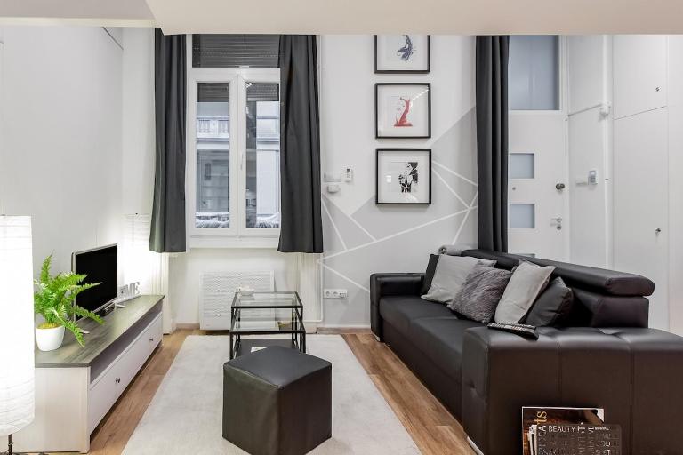 Redesigned Studio Loft in Historic Building - B&B Budapest