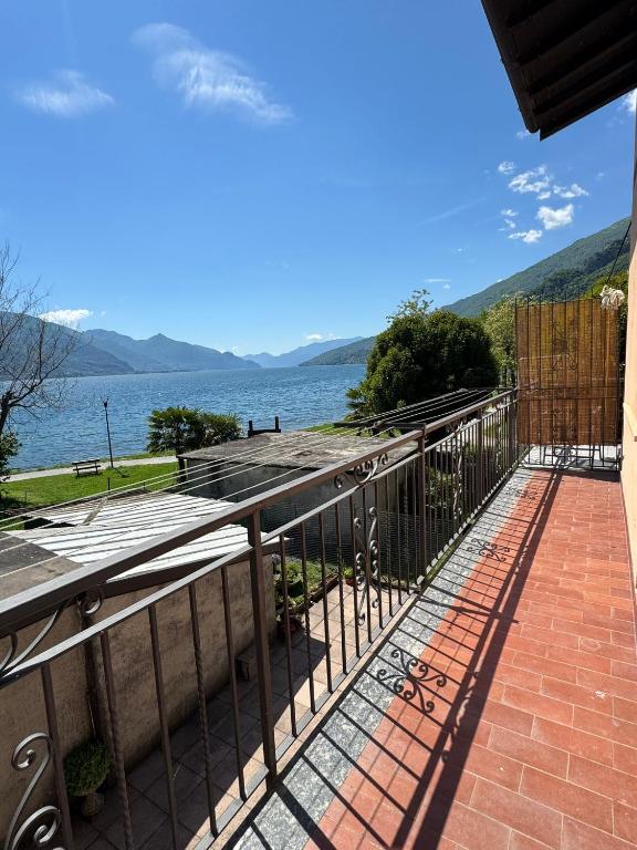 The Music of The Lake - Lake Front with three Bedrooms - Chambres d'hôtes Dongo