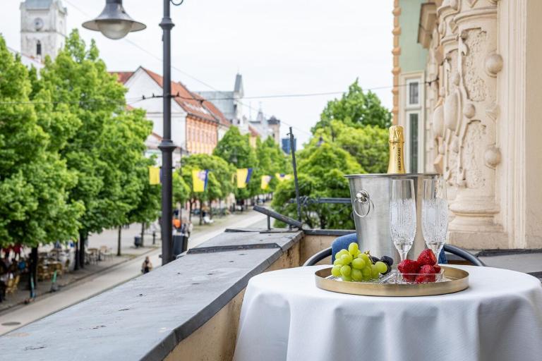 The Royal Hlavna Balcony Apartment Parking - Chambres d'hôtes Košice