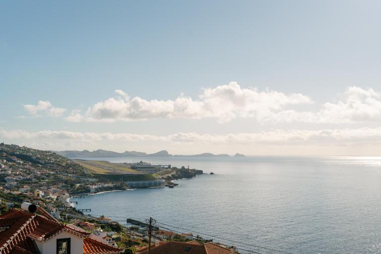 Sunrise House by Wanderlust Madeira - 2 Bedroom Sea View - B&B Gaula