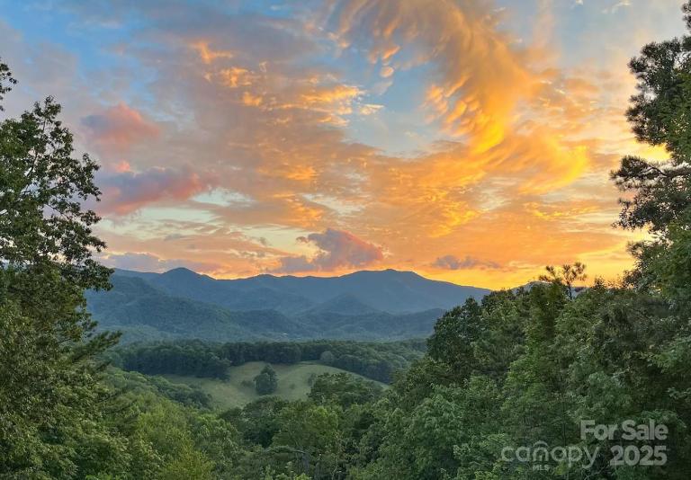Chasing Sunsets: A Cozy 2-Bedroom Cabin in Smoky Mts with Stunning Mountain Views. - B&B Whittier