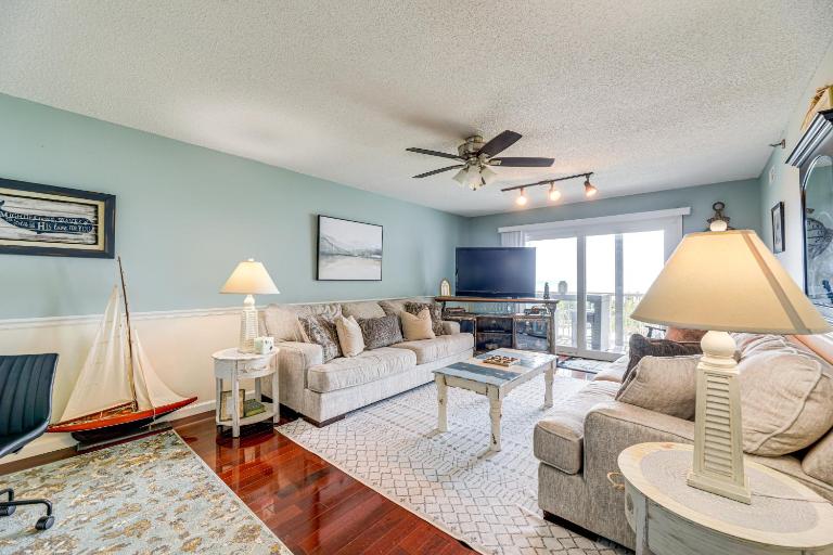 N Topsail Beach Oceanfront Condo w/ Pool! - B&B North Topsail Beach