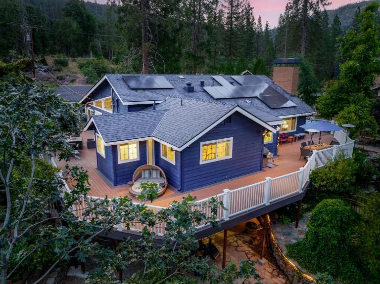Yosemite Creekside Retreat with spa/games/EV Charger and more - B&B Oakhurst